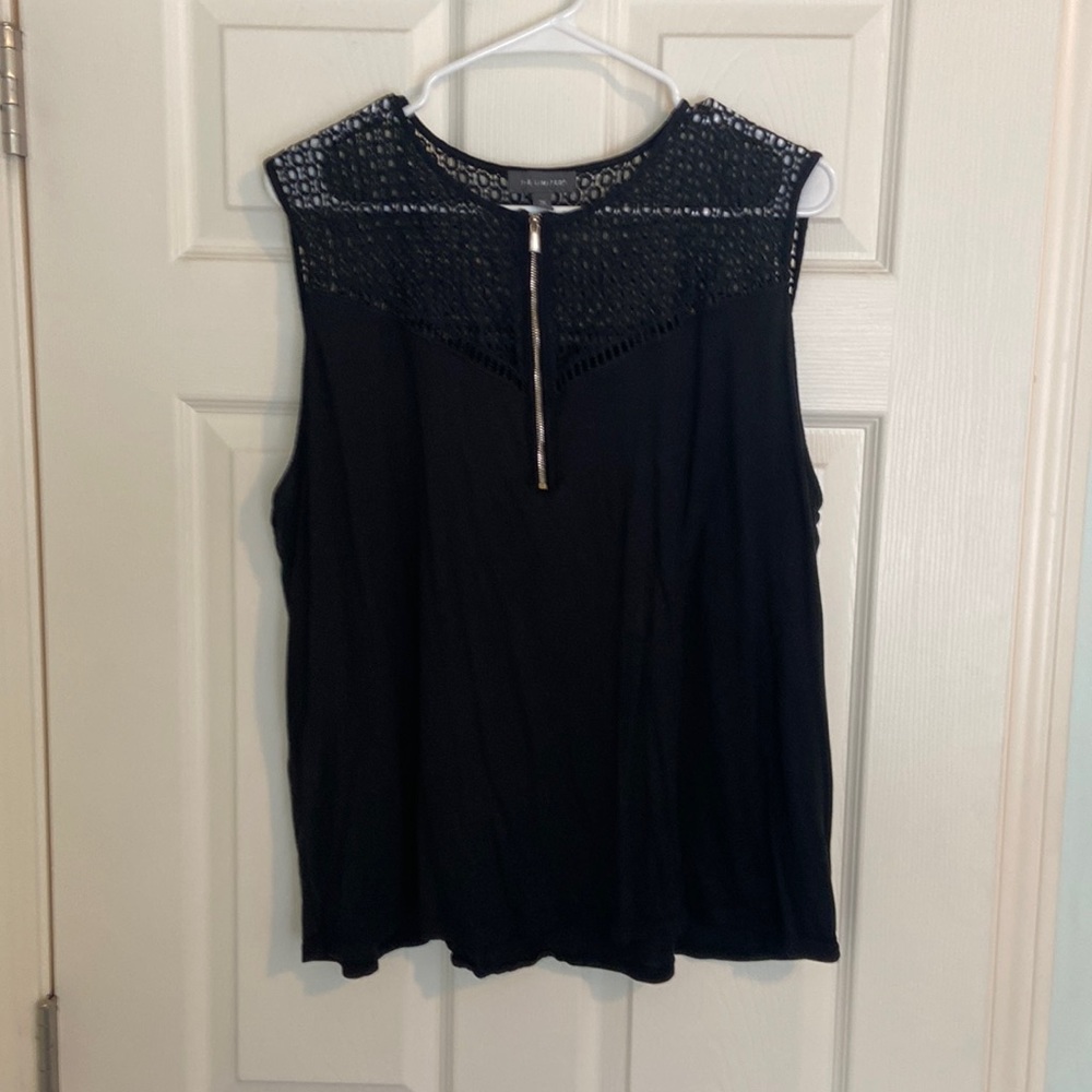 The limited size 2X top black